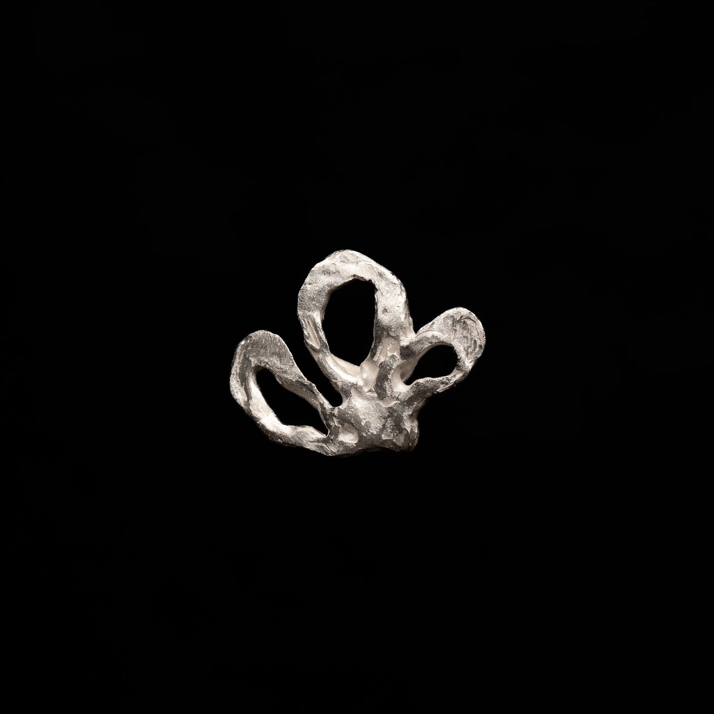 G12 (The Intertwined Form Pendant)
