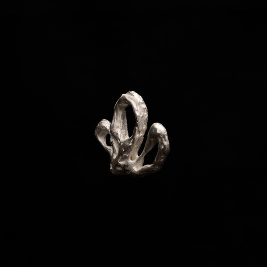 G12 (The Intertwined Form Pendant)