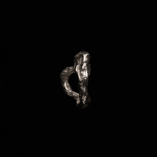 R09 (The Elongated Contour Ring)