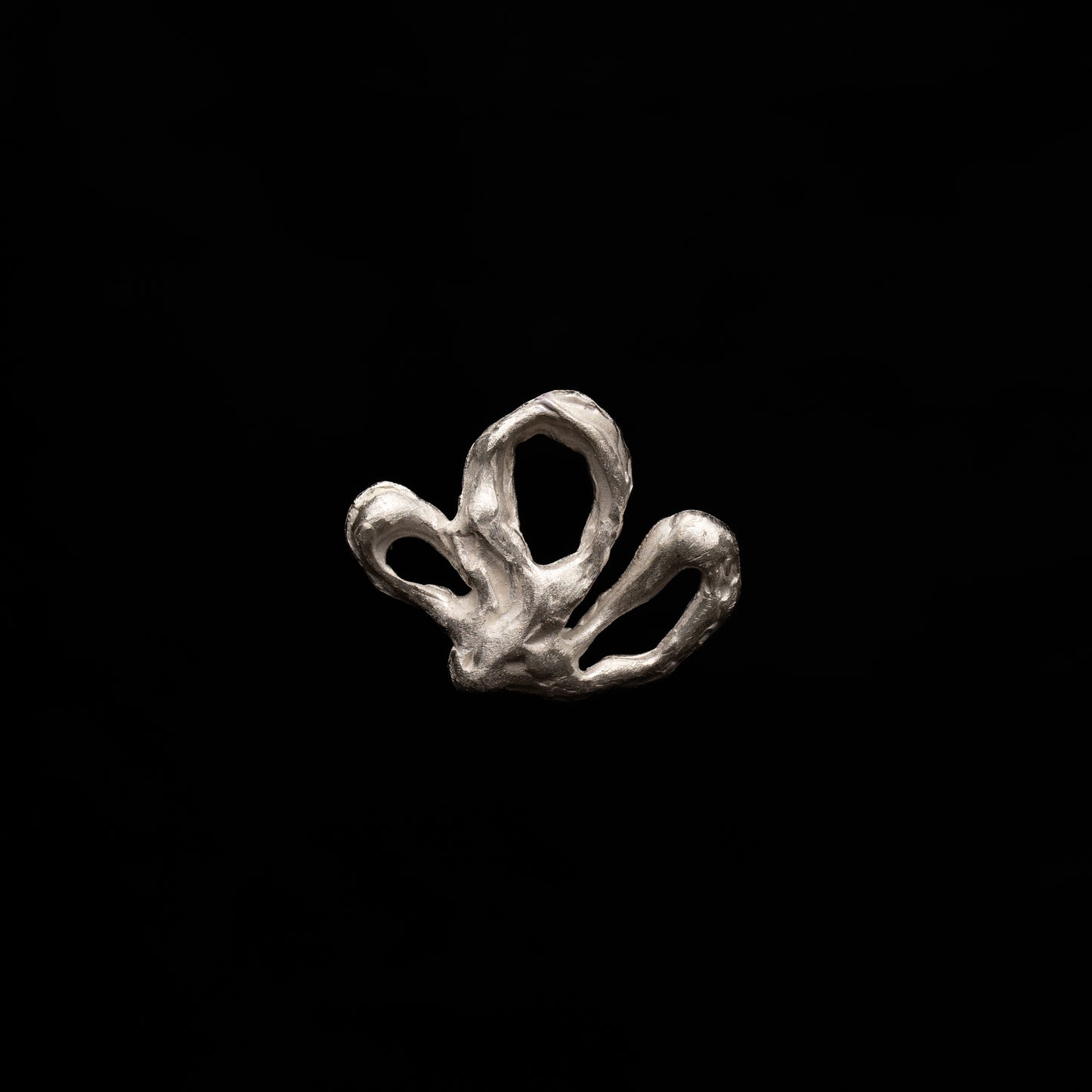 G12 (The Intertwined Form Pendant)
