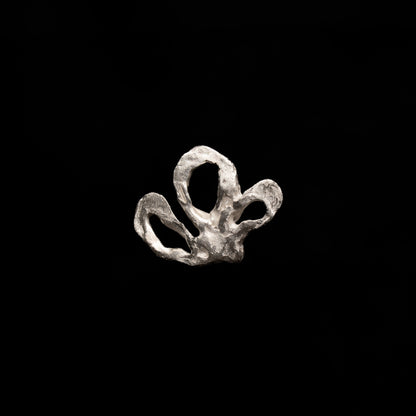 G12 (The Intertwined Form Pendant)