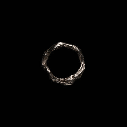R09 (The Elongated Contour Ring)