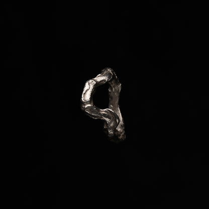 R09 (The Elongated Contour Ring)