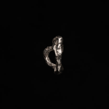 R09 (The Elongated Contour Ring)