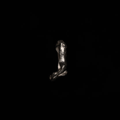 R09 (The Elongated Contour Ring)