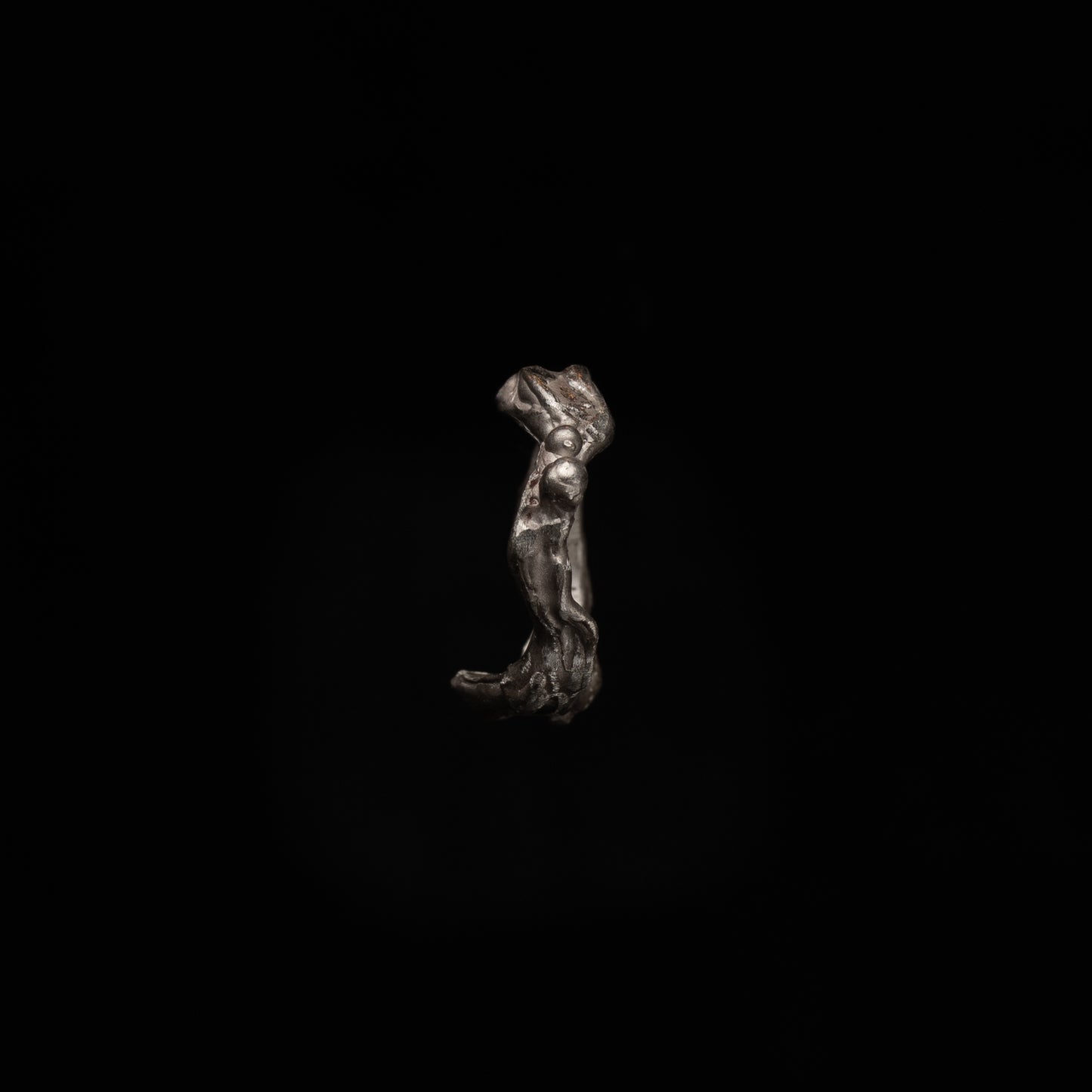 R64 (The Undulating Wave Ring)